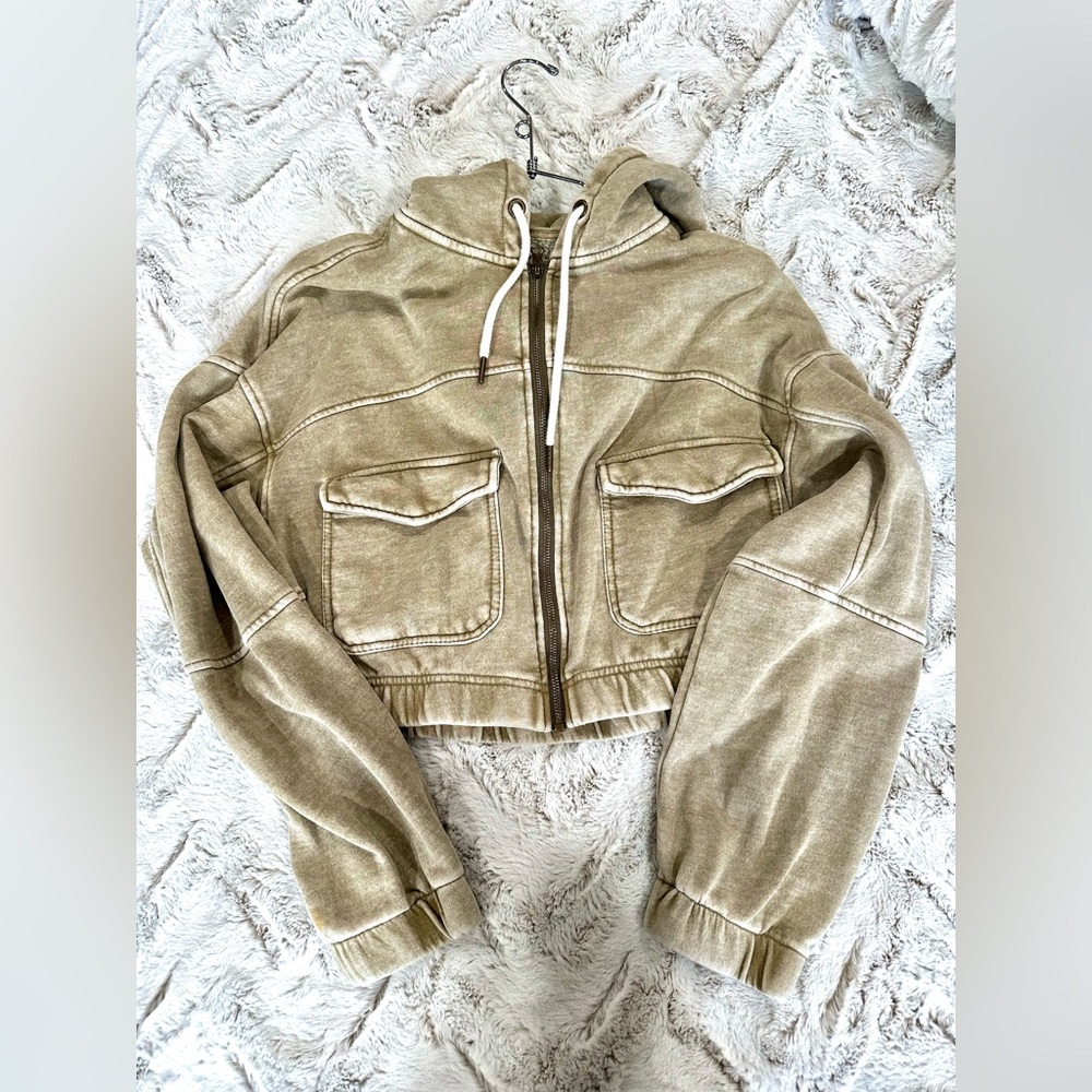 Urban Outfitters Cropped Zip Up Jacket!